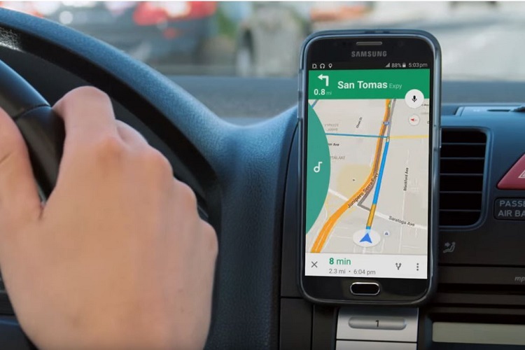 Drivemode-App managt Anrufe, Mitteilungen, Navigation, Musik - alles im Auto über eine einfach zu bedienende Smartphone-Oberfläche 