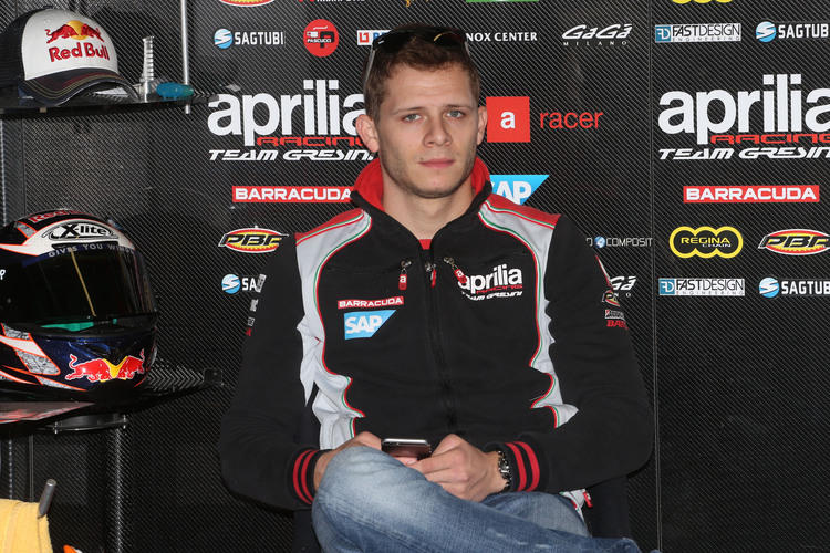 Stefan Bradl in der Aprilia-Box beim Jerez-Test im November