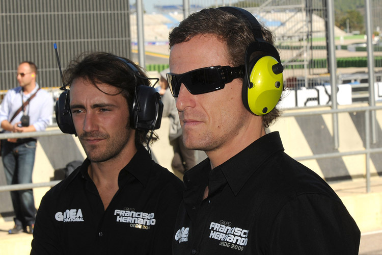 Teammanager Pablo Nieto mit Sete Gibernau (v.l.)