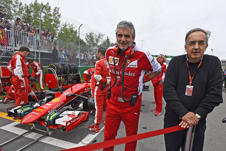Sergio Marchionne (rechts) vor dem Start mit Ferrari-Teamchef Maurizio Arrivabene