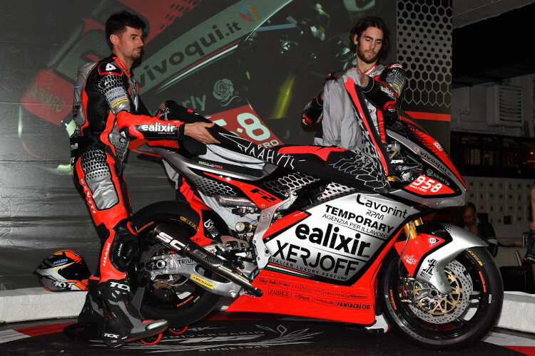 Simone Corsi und Stefano Manzi enthüllen ihr Motorrad für die Moto2-WM