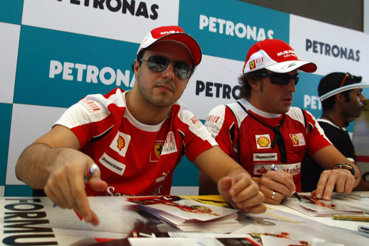 Felipe Massa (links) soll in Maranello bleiben