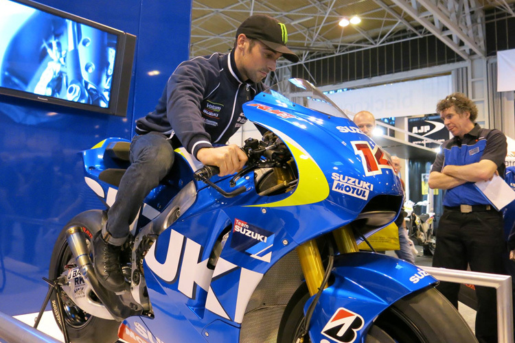 Eugene Laverty bei der Sitzprobe auf Suzukis neuem MotoGP-Bike