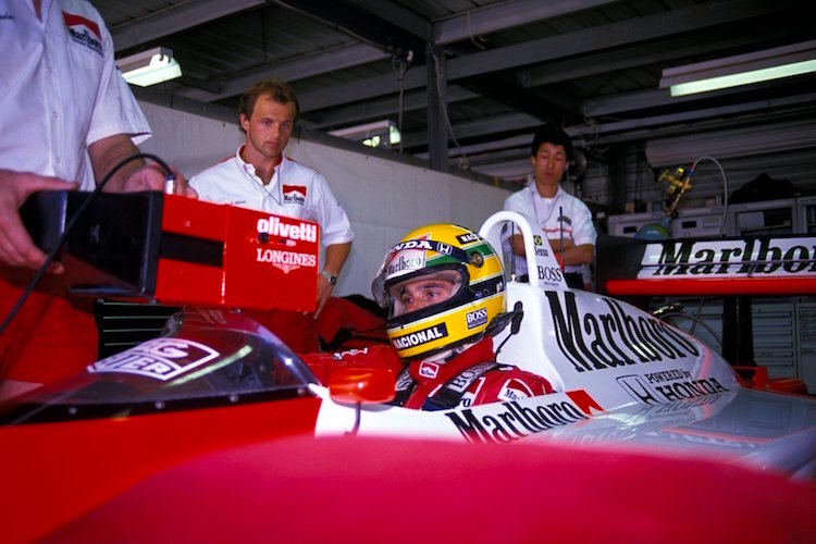 Jo Leberer am Wagen von Ayrton Senna