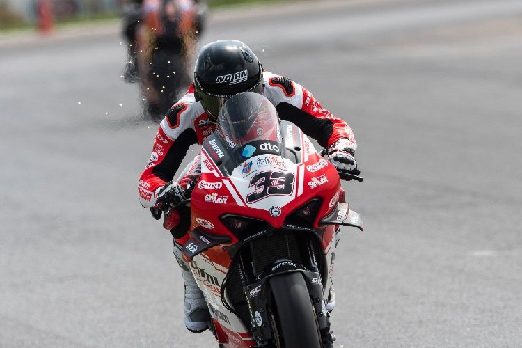 Marco Melandri auf der Ducati V4R von Barni Racing