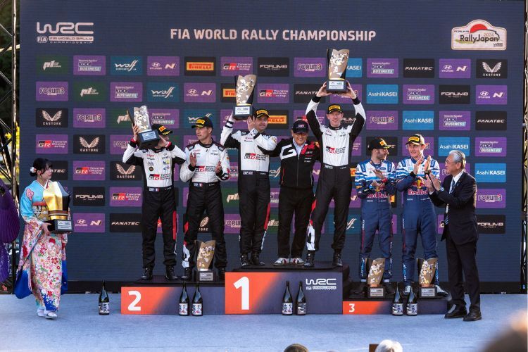 Das Siegerpodium beim WRC-Showdown in Japan