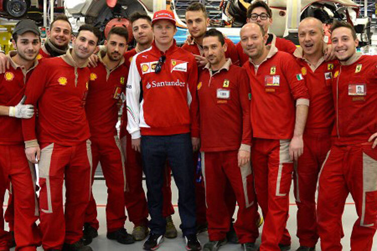 Kimi Räikkönen bei seinem Besuch in der Ferrari-Fabrik