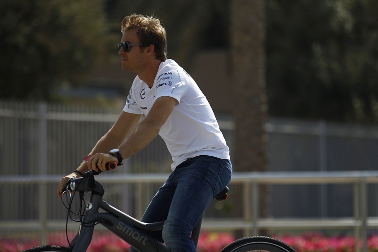 Nico Rosberg mal auf zwei Rädern ...