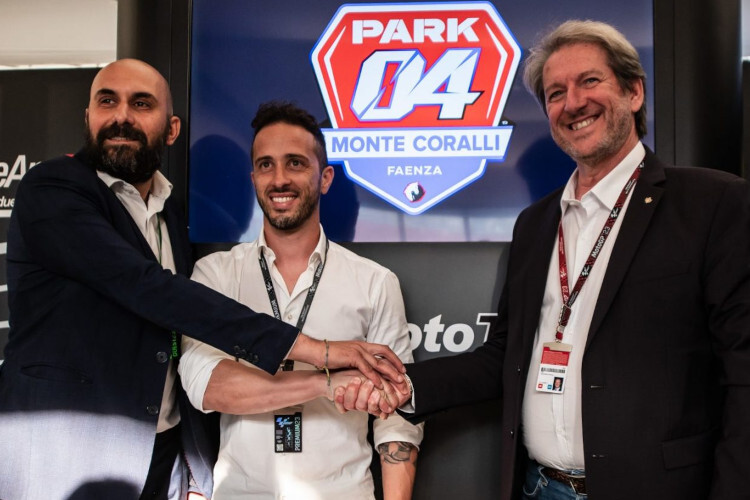 Faenzas Vizebürgermeister Andrea Fabbri, Andrea Dovizioso und FMI-Präsident Giovanni Copioli arbeiten für den «04 Park Monte Coralli» zusammen