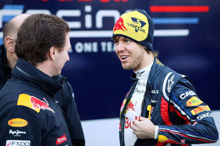 Vettel mit Stoppeln und Teamchef Horner