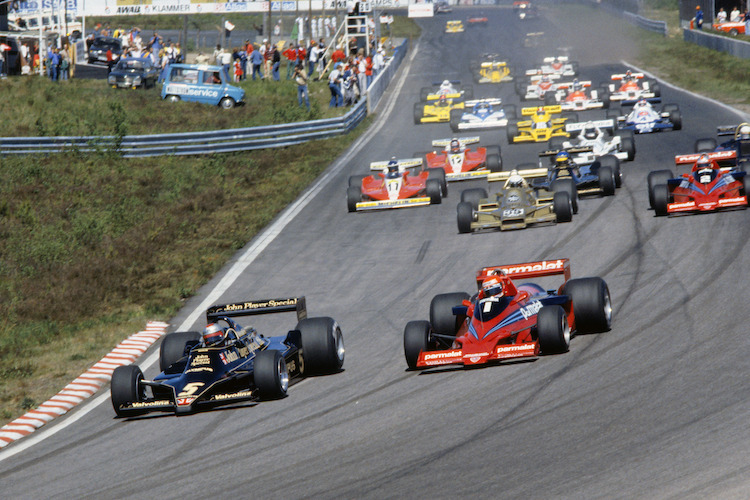 Mario Andretti im Lotus gegen Niki Lauda in Brabham