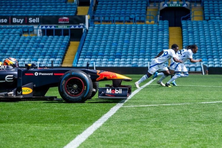 Auf ungewohntem Terrain: Lindblad trat auf dem Rasen gegen die Leeds-Stars an