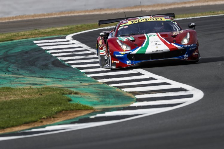 Der Ferrari 488 GTE Evo von Alessandro Pier Guidi und James Calado gewinnt in der GTE-Klasse