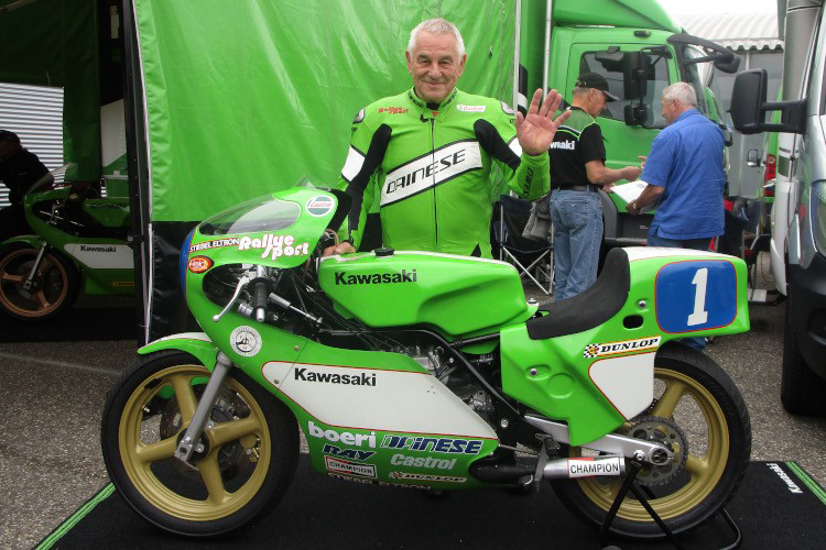 Toni Mang (hier mit einer Kawasaki 350) bekam die Kawasaki 250 und 350 für 1978 und gewann damit vier WM-Titel