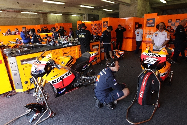 Dani Pedrosa in der Garage