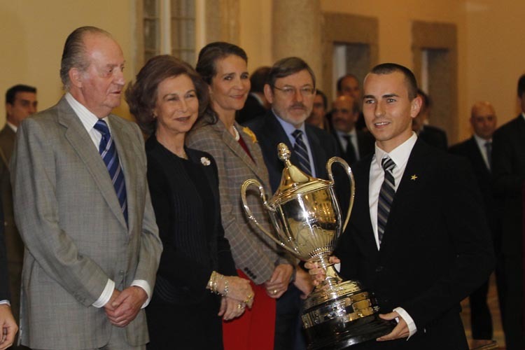 Juan Carlos (li.) übergab den Preis an Lorenzo