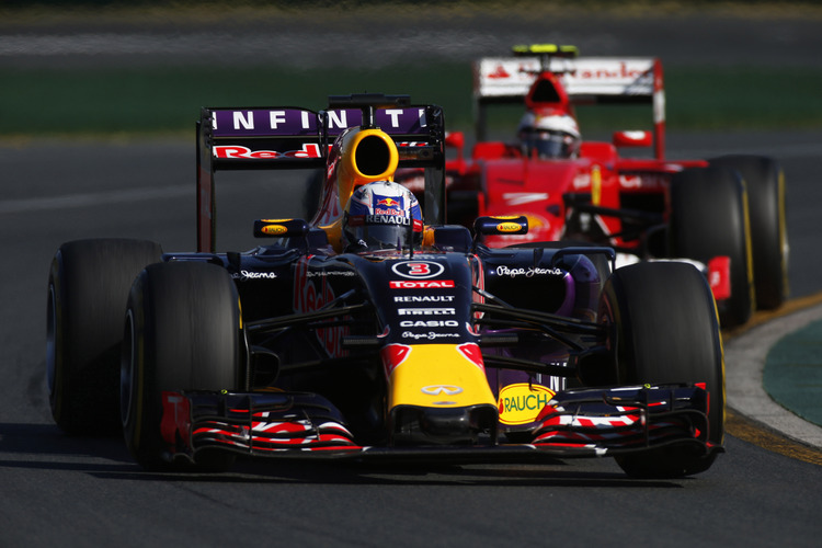 Im Rennen: Daniel Ricciardo vor Kimi Raikkönen