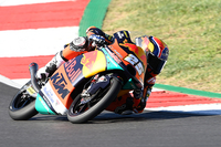 Raúl Fernández 2020 auf der Red Bull-Moto3-KTM des Ajo-Teams: 180 cm groß, deshalb klare körperliche Nachteile
