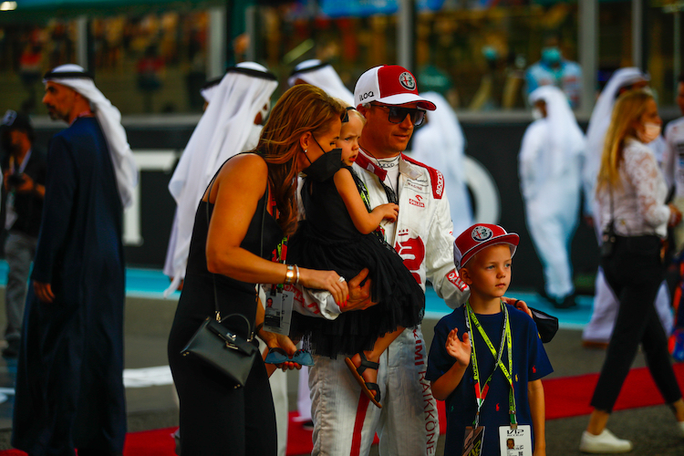 Kimi Räikkönen mit 2021 vor dem Abu Dhabi-GP mit seiner Familie