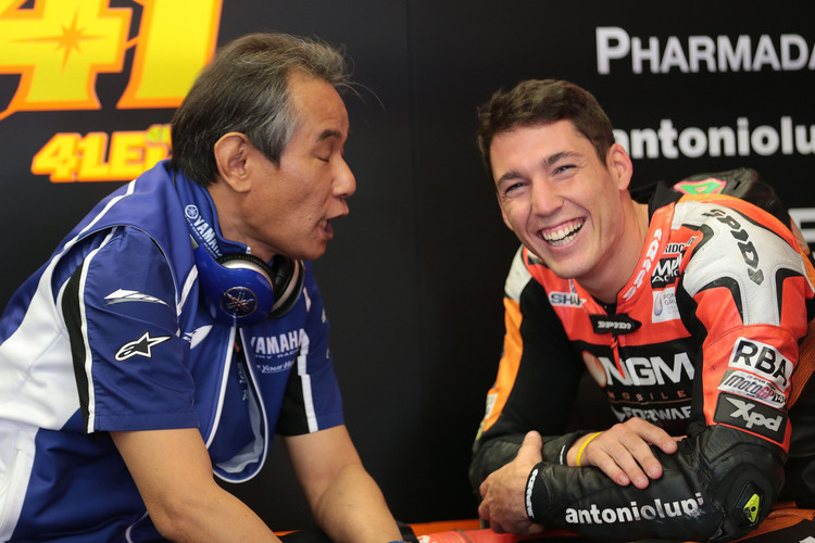 Aleix Espargaró mit Yamaha-Techniker Nakajima