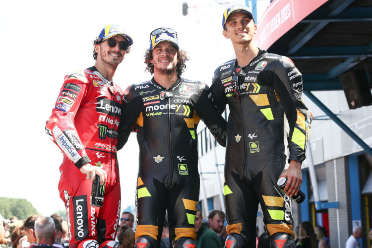 Nach dem Qualifying strahlte Luca Marini (rechts) noch neben Bezzecchi und Bagnaia