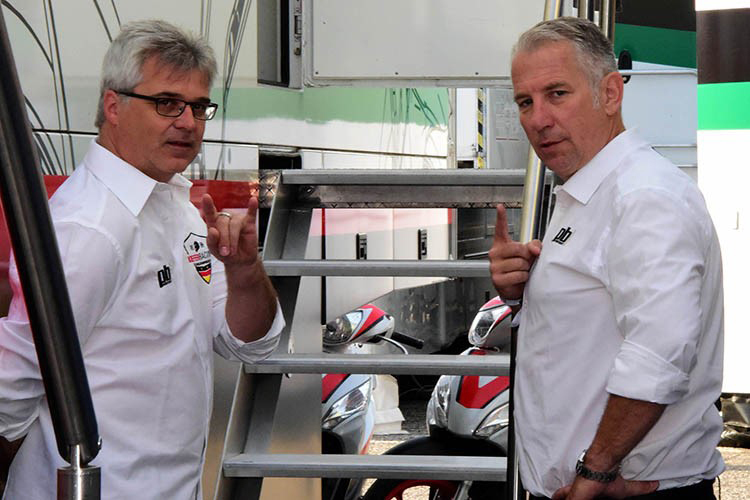 Teamchef Jochen Kiefer (li.) mit Tulovic-Manager Peter Bales