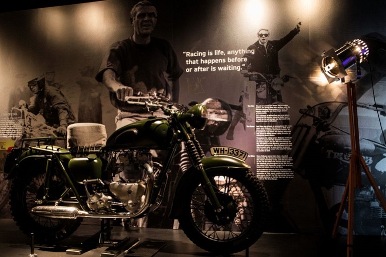 Eines der berühmtesten Motorräder der Filmgeschichte: Die Triumph Trophy TR6 aus Gesprengte Ketten mit Steve McQueen