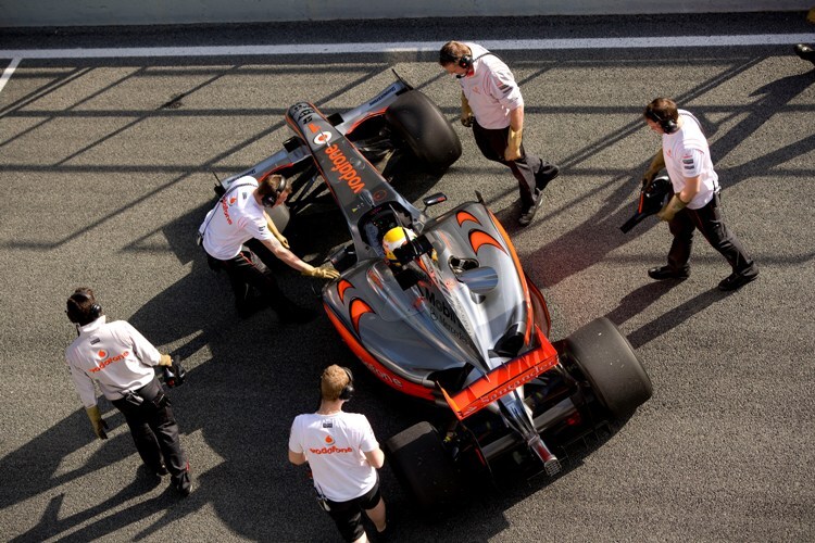 Wo ist der Speed? McLaren-Mechaniker und Lewis Hamilton