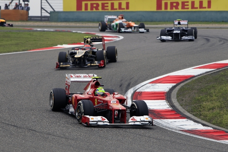 Felipe Massa vor Romain Grosjean und Bruno Senna
