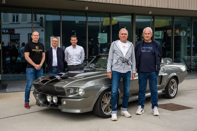 Film-Autos wie der Mustang namens Eleanor werden gezeigt
