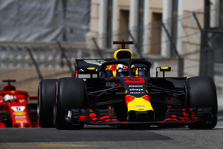Daniel Ricciardo vor Sebastian Vettel in Monaco