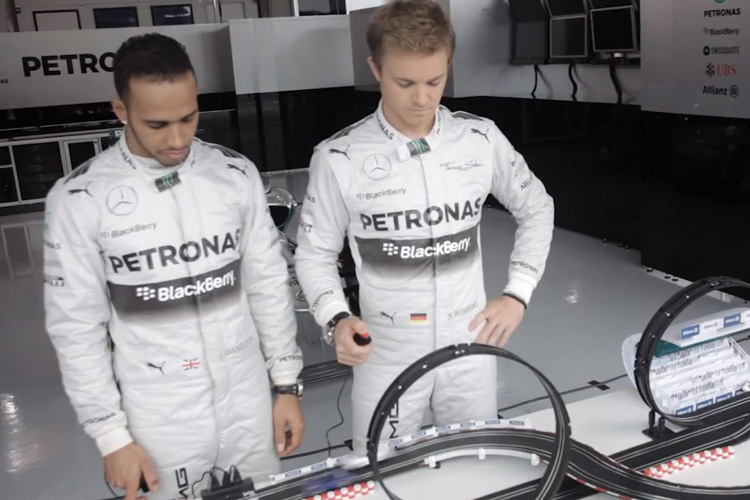 Lewis Hamilton und Nico Rosberg machen sich Gedanken über die Ideallinie