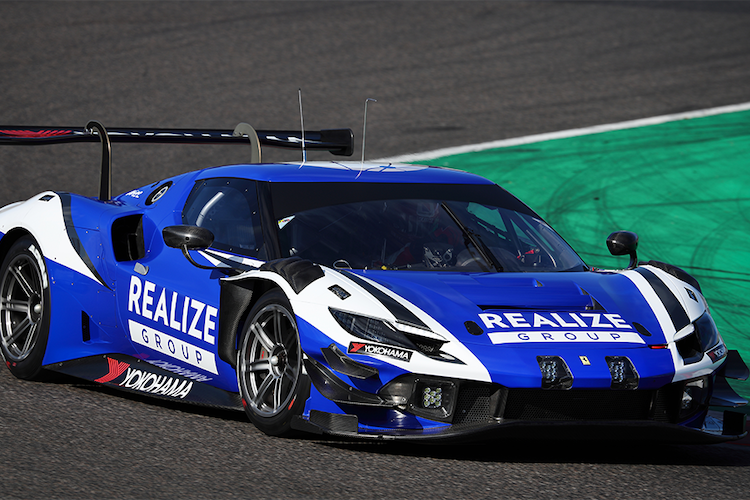 Der Realize Kondo Racing with Rinaldi Ferrari 296 GT3 beim Rollout in Suzuka