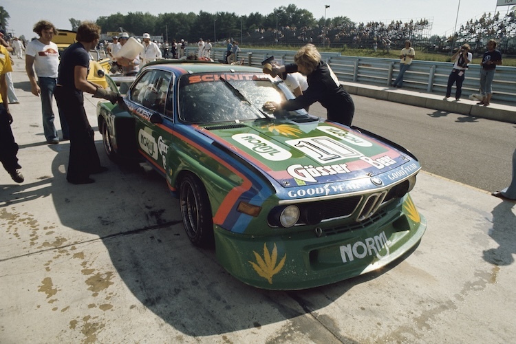 Der Schnitzer-BMW von Dieter Quester und Ronnie Peterson in Watkins Glen 1976 – mit Hanf-Blatt