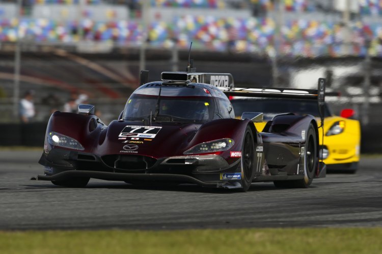 Der Mazda DPi vom Team Joest beim Roar-Test in Daytona