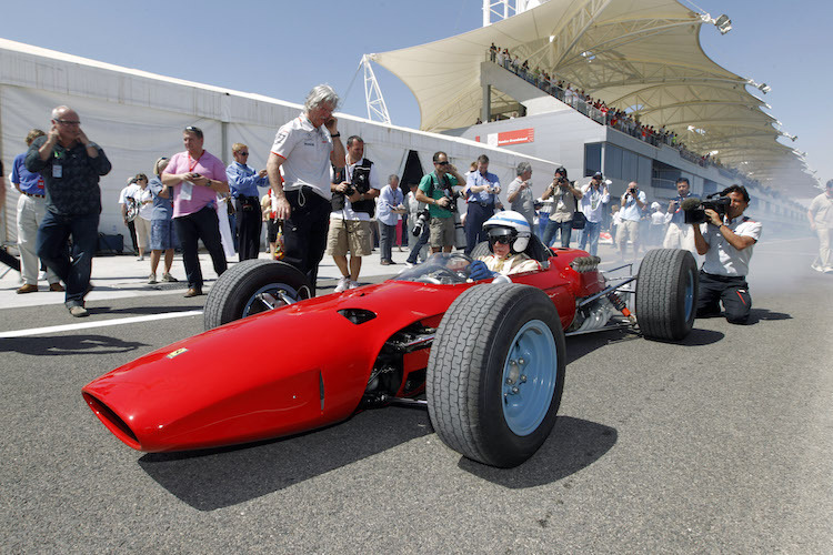 John Surtees in seinem früheren Ferrari