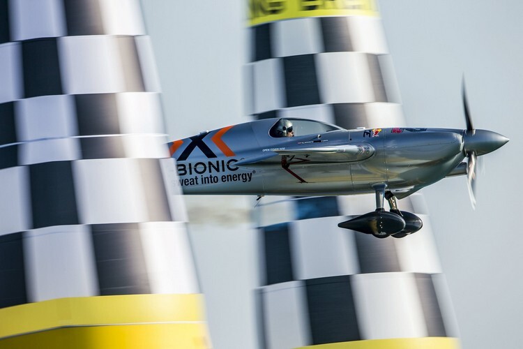 Das Red Bull Air Race macht Station in Japan