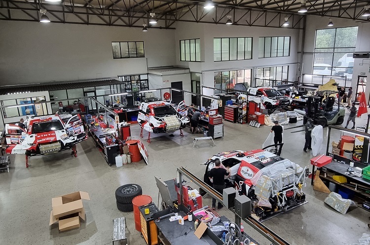 Toyota bei der Vorbereitung auf die Rallye Dakar
