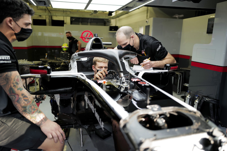 Mick Schumacher in Abu Dhabi im Haas-Rennwagen
