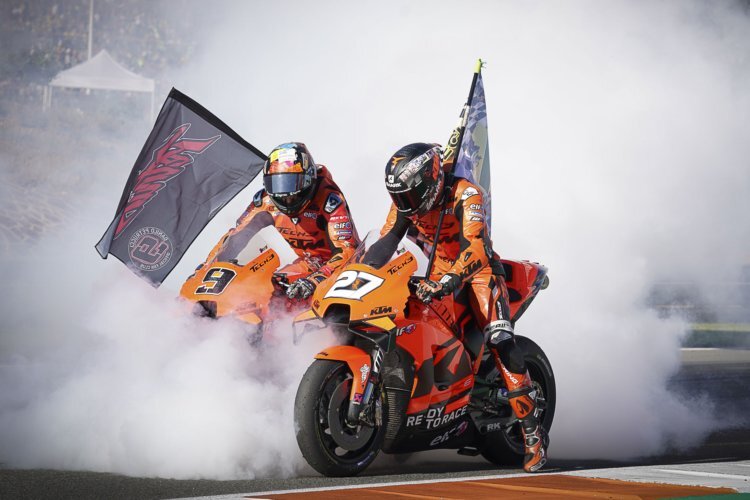Danilo Petrucci und Iker Lecuona zelebrierten in Valencia 2021 gemeinsam ihren MotoGP-Abschied