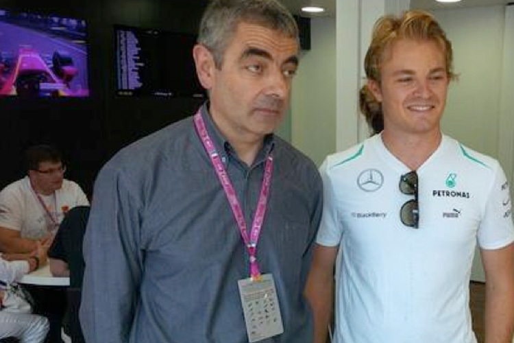 Nico Rosberg neben «Mr. Bean» Rowan Atkinson