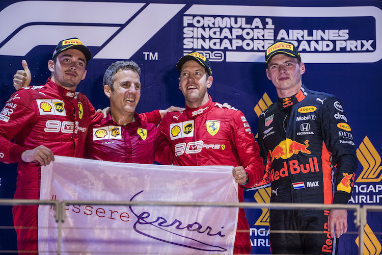 Nach dem Singapur-GP 2019: Charles Leclerc, Ferrari-Stratege Iñaki Rueda, Sieger Sebastian Vettel und Max Verstappen