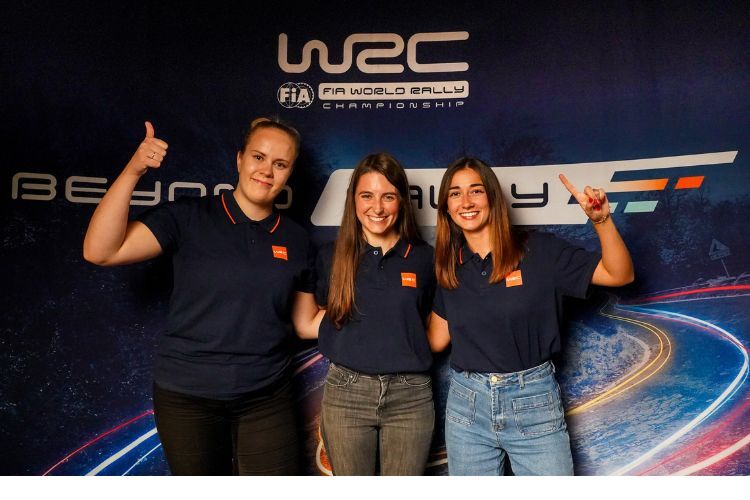 Suvi Jyrkiäinen, Claire Schönborn, Lyssia Baude (von links): Nach intensiver und bestandener Prüfung jetzt vor WRC-Debut