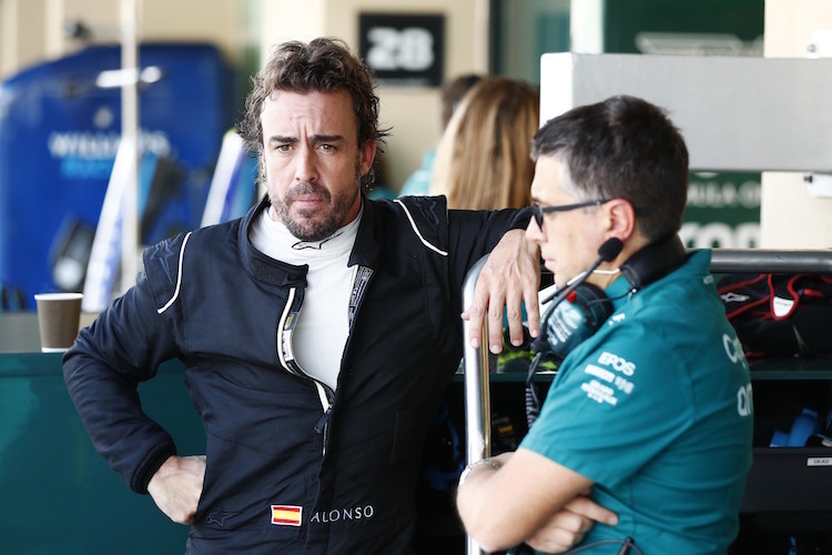 Fernando Alonso beim ersten Test mit Aston Martin, Ende November 2022 in Abu Dhabi
