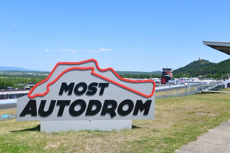 Most-N-chste-Runde-im-Nachbarschafts-Streit