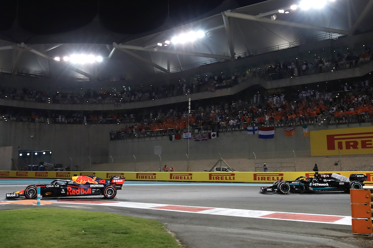 Adu Dhabi 2011: Max Verstappen überholt Lewis Hamilton und wird erstmals Weltmeister