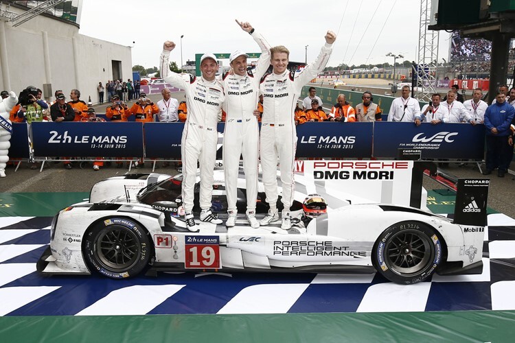 Nico Hülkenberg (rechts) als Le-Mans-Sieger mit Porsche
