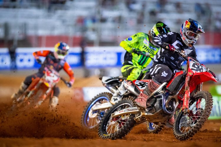 Ken Roczen vor Aaron Plessinger und Cooper Webb in Atlanta