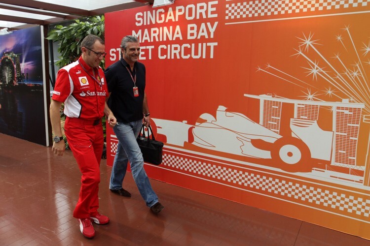 Singapur 2012: Stefano Domenicali (links) mit dem heutigen Ferrari-Teamchef Maurizio Arrivabene