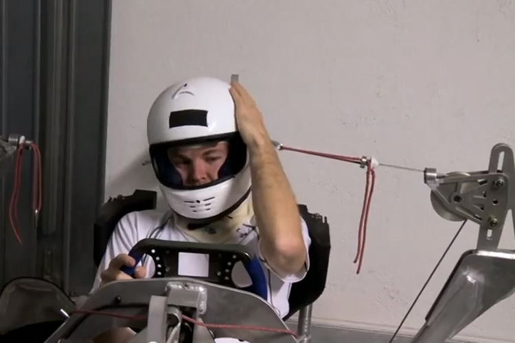 Nico Rosberg quält sich in seiner Foltermaschine